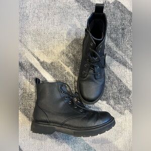 Girls art class boots